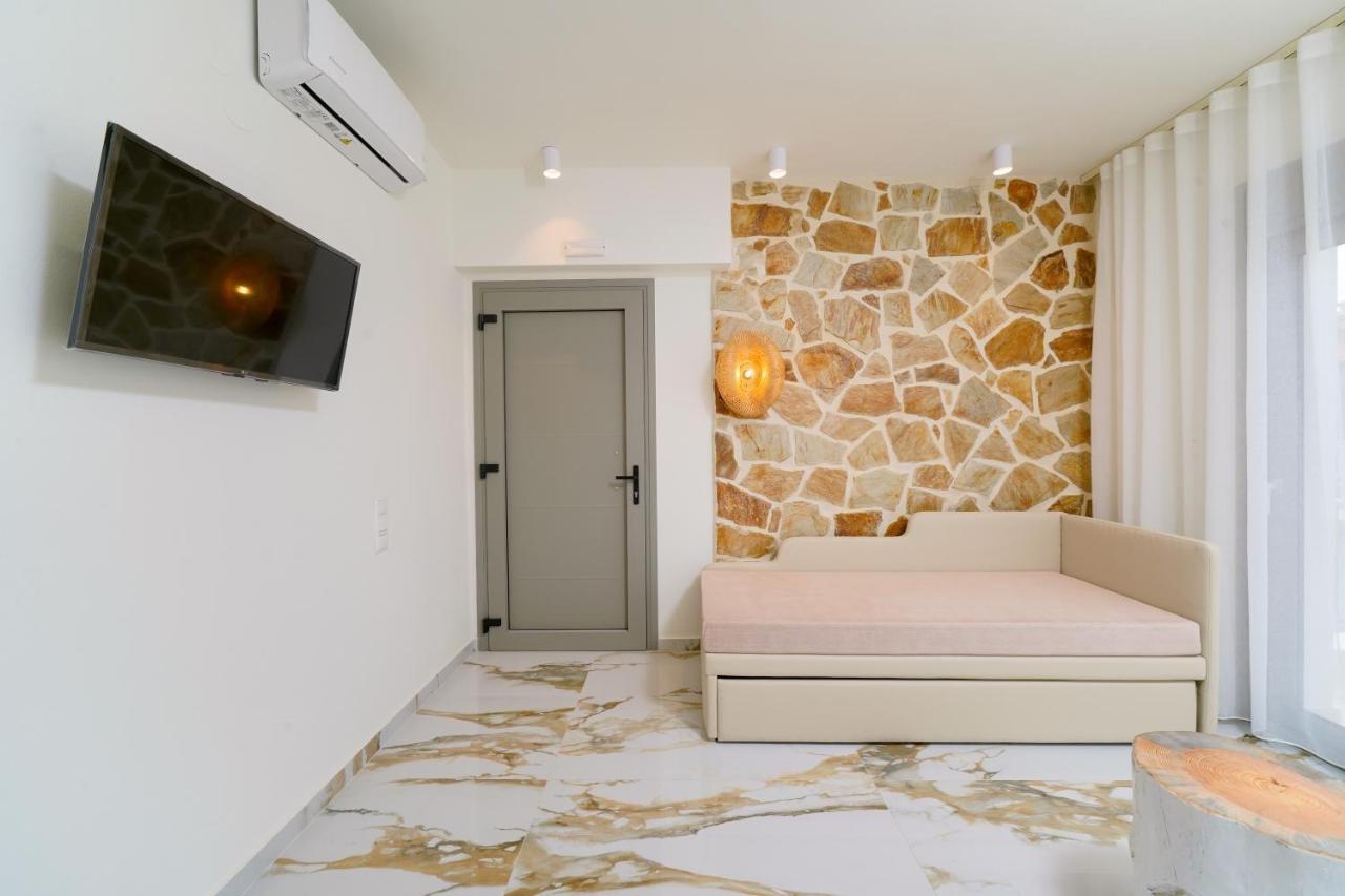 Athina Palace Luxurious Appartments Potos Exterior foto